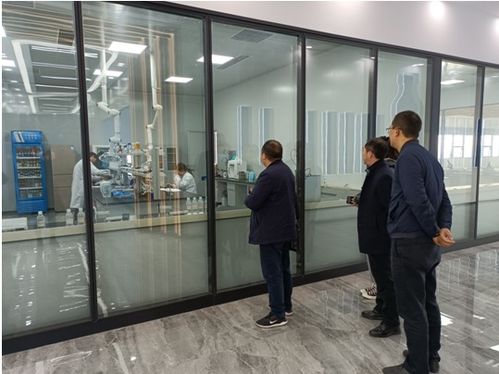 中国食品安全报参观宜简苏打水工厂并对产品安全质量水平给予认可